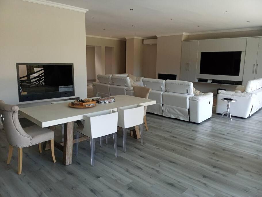 Pecanwood Estate Luxury Villa 5 Bedrooms With Pool Hartbeespoort Exteriér fotografie