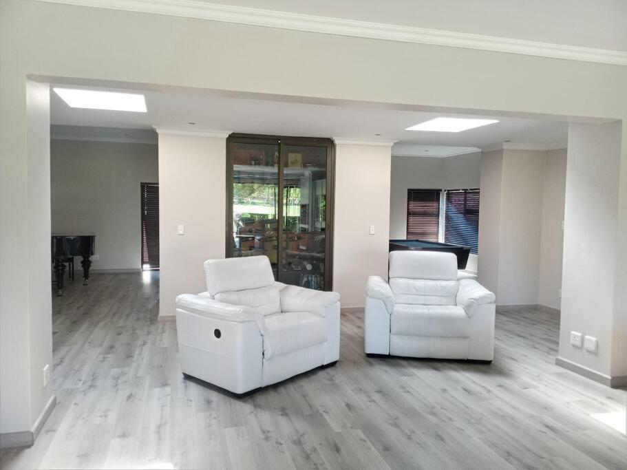 Pecanwood Estate Luxury Villa 5 Bedrooms With Pool Hartbeespoort Exteriér fotografie